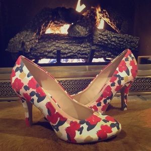 NWOT Floral Heels // Kelly & Katie